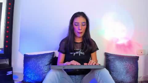 Snapshot of casseydagger chatting on June 13, 4:32 am CASSEY online show from June 13, 4:32 am