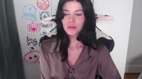 Snapshot of cassiealvarez chatting on October 16, 2:34 am cassiealvarez online show from October 16, 2:34 am