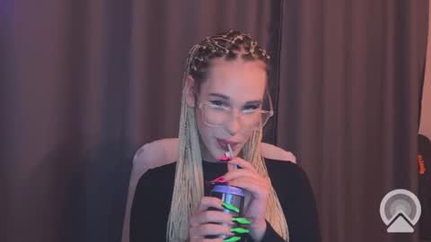 Snapshot of cassiemich chatting on December 4, 3:54 pm Cassie online show from December 4, 3:54 pm