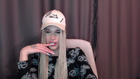 Snapshot of cassiemich chatting on December 9, 7:39 pm Cassie online show from December 9, 7:39 pm