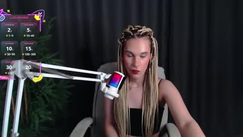 Snapshot of cassiemich chatting on December 1, 9:09 pm Cassie online show from December 1, 9:09 pm