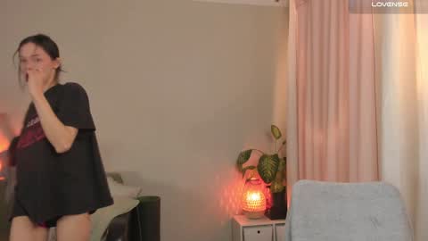  cassandra  online show from December 15, 4:37 pm