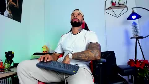 Snapshot of casticatheking chatting on January 1, 1:37 am Matheo Brown online show from January 1, 1:37 am
