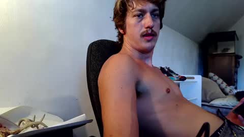 Snapshot of castration40 chatting on October 4, 9:24 pm castration40 online show from October 4, 9:24 pm