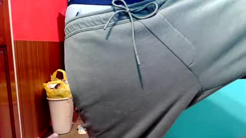 Snapshot of castration40 chatting on October 18, 5:43 am castration40 online show from October 18, 5:43 am