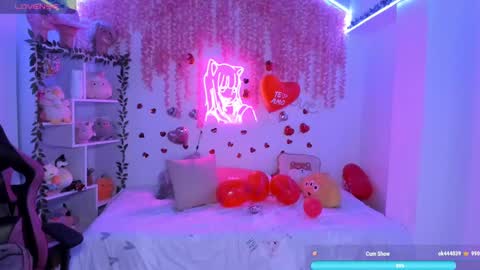 Snapshot of cat_kitty18 chatting on February 18, 6:15 pm Lorena Saenz online show from February 18, 6:15 pm