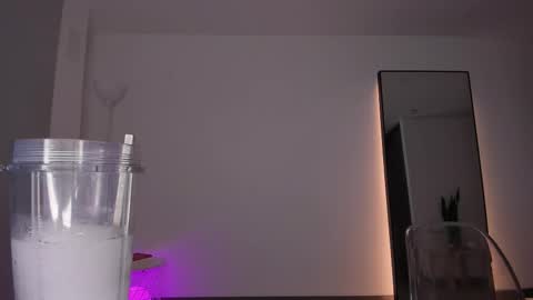 Snapshot of cata_n_cami chatting on October 31, 12:11 am cata_n_cami online show from October 31, 12:11 am