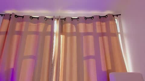 Snapshot of catalella_rouse chatting on June 10, 8:52 pm catalella_rouse online show from June 10, 8:52 pm