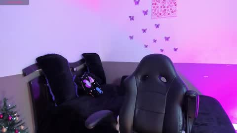 Snapshot of cataleya_blare chatting on December 5, 4:21 am LUU online show from December 5, 4:21 am