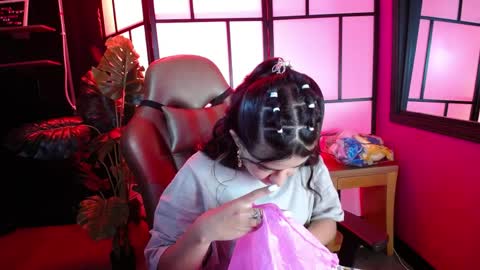 Catalina soul online show from April 7, 1:00 pm