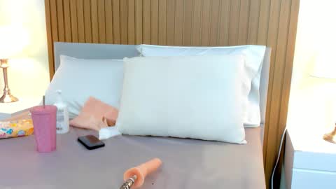 Catalina online show from December 21, 1:07 pm