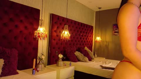 Snapshot of catascott_ chatting on December 5, 2:03 pm Cata online show from December 5, 2:03 pm