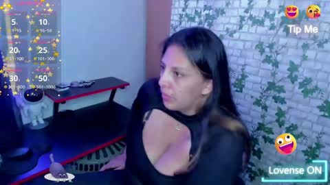 Snapshot of catboobs_ chatting on October 30, 12:01 am Mia online show from October 30, 12:01 am