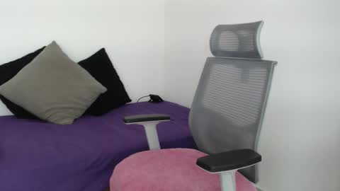 katerine online show from February 14, 9:00 pm