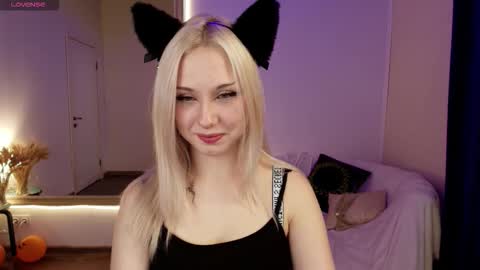 Snapshot of cateyepro chatting on November 28, 2:14 am Anna online show from November 28, 2:14 am