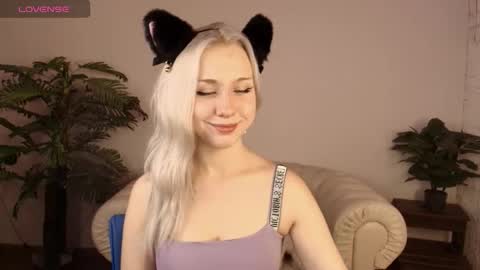 Snapshot of cateyepro chatting on December 3, 2:08 am Anna online show from December 3, 2:08 am