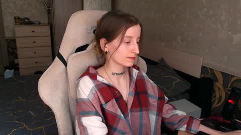 Snapshot of cath_dysphoria_ chatting on April 4, 7:06 am CATH online show from April 4, 7:06 am