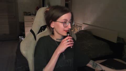 Snapshot of cath_dysphoria_ chatting on April 8, 8:53 pm CATH online show from April 8, 8:53 pm