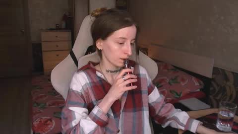 Snapshot of cath_dysphoria_ chatting on April 22, 11:34 am CATH online show from April 22, 11:34 am
