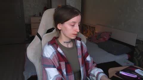 Snapshot of cath_dysphoria_ chatting on May 1, 11:04 am CATH online show from May 1, 11:04 am