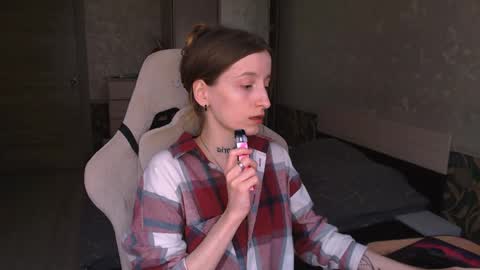 Snapshot of cath_dysphoria_ chatting on May 5, 9:17 am CATH online show from May 5, 9:17 am