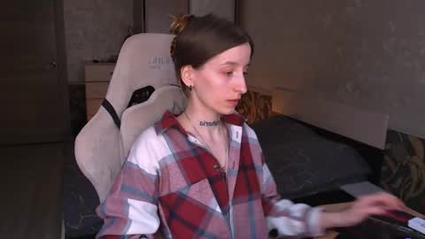 Snapshot of cath_dysphoria_ chatting on May 6, 10:09 am CATH online show from May 6, 10:09 am