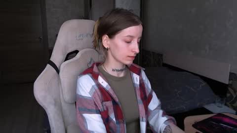 Snapshot of cath_dysphoria_ chatting on May 16, 10:01 am CATH online show from May 16, 10:01 am