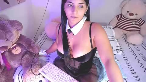 Snapshot of cathaleyasex chatting on October 31, 10:44 pm CathaleyaSex online show from October 31, 10:44 pm