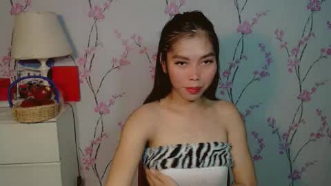 Snapshot of catherine_365 chatting on October 3, 7:38 am catherine_365 online show from October 3, 7:38 am