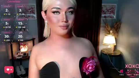 Snapshot of catherine_louise chatting on October 1, 2:39 am cath online show from October 1, 2:39 am