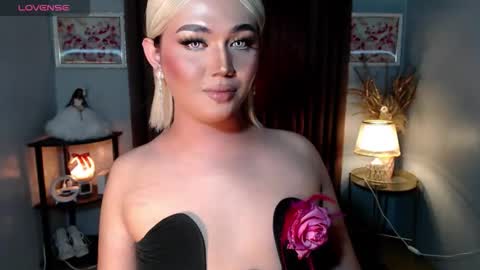 Snapshot of catherine_louise chatting on October 17, 2:04 am cath online show from October 17, 2:04 am