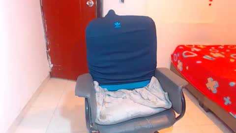 Snapshot of cathi_nahomi chatting on November 30, 7:12 am cathi_nahomi online show from November 30, 7:12 am