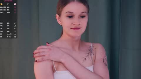 Snapshot of cathrinetunick chatting on February 19, 7:15 am Aria and Kira online show from February 19, 7:15 am