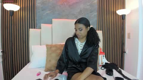 catiusca_reyes_03 online show from November 28, 1:58 pm