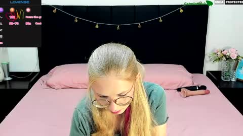 Snapshot of catmintlush chatting on April 26, 11:35 pm CatmintLush online show from April 26, 11:35 pm