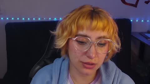 Snapshot of catsito chatting on June 20, 7:11 am im MIA -Independent Model MY OF is catsito3 online show from June 20, 7:11 am