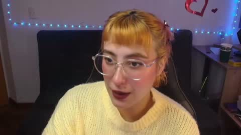 Snapshot of catsito chatting on June 24, 9:03 pm im MIA -Independent Model MY OF is catsito3 online show from June 24, 9:03 pm