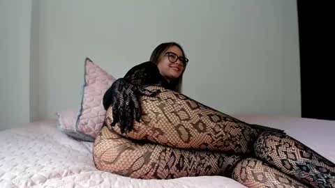 Snapshot of cattaleya_rose chatting on May 5, 9:12 pm Catta online show from May 5, 9:12 pm