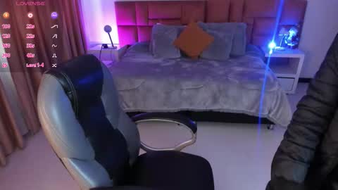 catti_brie_ online show from November 25, 11:54 am