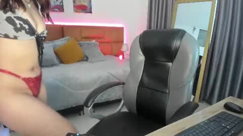 Snapshot of catti_brie_ chatting on June 17, 11:45 am catti_brie_ online show from June 17, 11:45 am