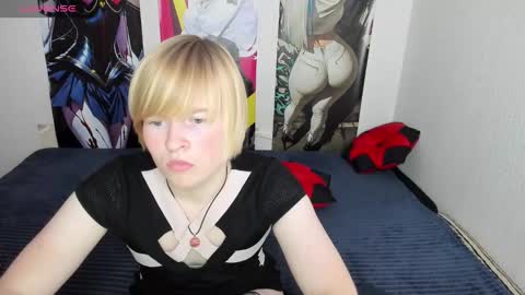 Snapshot of cattie_w_ chatting on October 18, 1:19 am cattie_w_ online show from October 18, 1:19 am