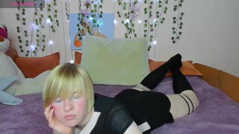 Snapshot of cattie_w_ chatting on October 21, 1:50 am cattie_w_ online show from October 21, 1:50 am