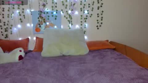 Snapshot of cattie_w_ chatting on October 23, 1:49 am cattie_w_ online show from October 23, 1:49 am