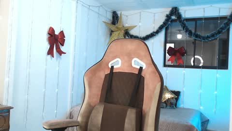 Snapshot of cattleya069 chatting on December 2, 9:50 pm Cattleya you can tell me Leya too. online show from December 2, 9:50 pm