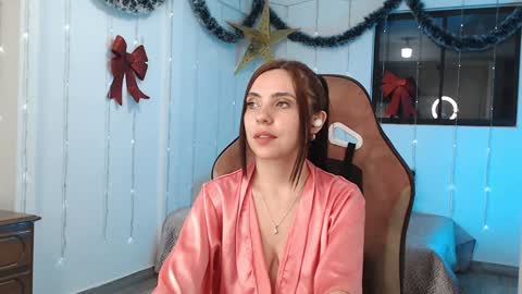 Snapshot of cattleya069 chatting on December 21, 6:19 am Cattleya you can tell me Leya too. online show from December 21, 6:19 am