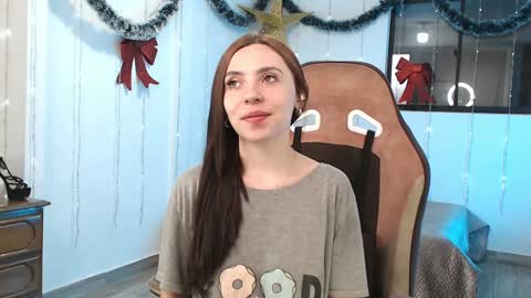 Snapshot of cattleya069 chatting on December 31, 11:42 am Cattleya you can tell me Leya too. online show from December 31, 11:42 am