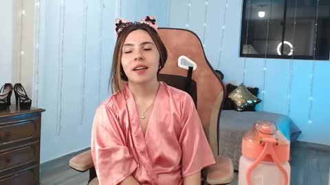 Snapshot of cattleya069 chatting on March 6, 5:57 am Cattleya you can tell me Leya too. online show from March 6, 5:57 am