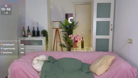 Snapshot of caty_cuddly chatting on January 17, 9:06 am caty_cuddly online show from January 17, 9:06 am