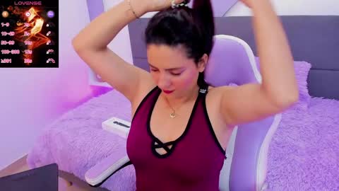 Snapshot of caty_sex4u chatting on June 1, 10:39 am caty online show from June 1, 10:39 am