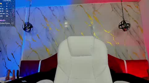 Snapshot of caty_sex4u chatting on July 22, 10:07 am caty online show from July 22, 10:07 am